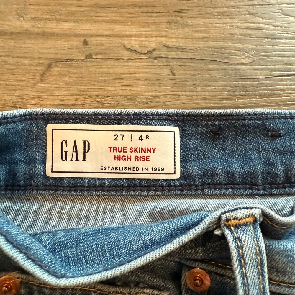 GAP Women's Blue Distressed Skinny Jeans - Picture 4 of 6